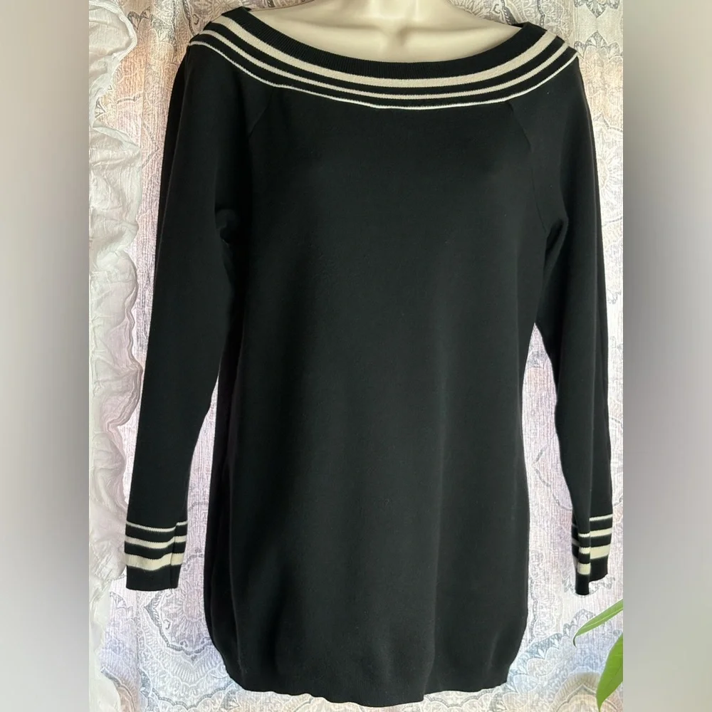 Neiman Marcus Exclusive Women's Size S Black + White 100% Cotton Pullover